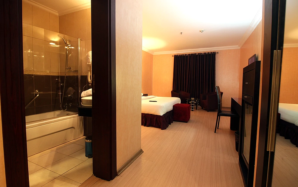 /web/uploads/116/Chesney Hotel/header-images/silver-plus-room-4.jpg